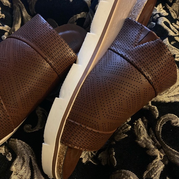 Whiskey color slides, wedge heel, man made material, brand new w/box - Picture 3 of 9